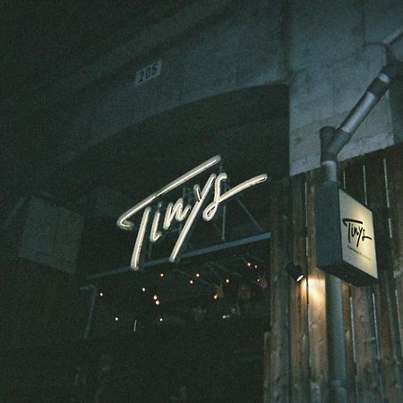 Хостел Tinys Yokohama Hinodecho Екстер'єр фото