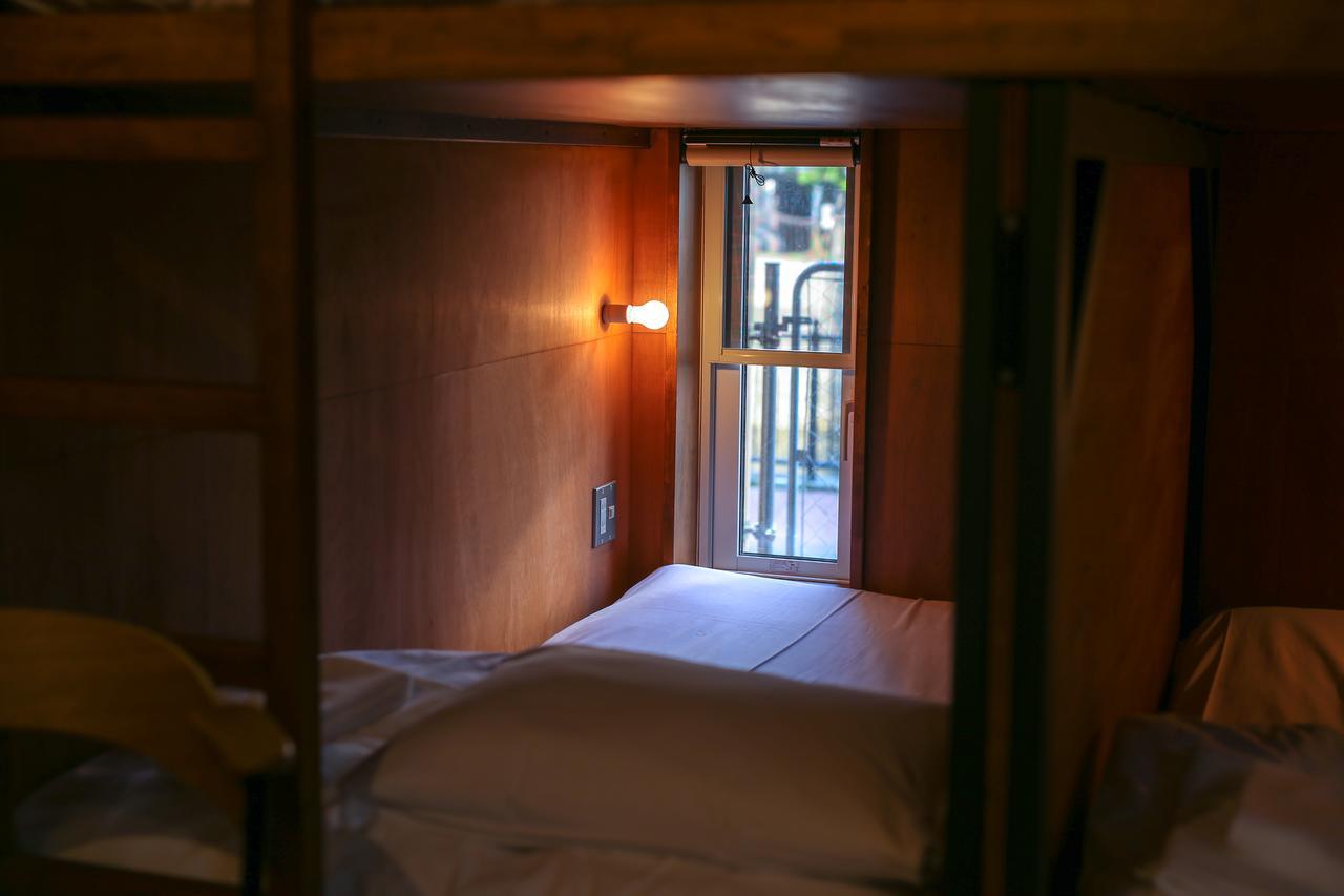 Хостел Tinys Yokohama Hinodecho Екстер'єр фото